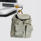 Porta Mochila ao tampo no Klips - Mobiliário Corporativo