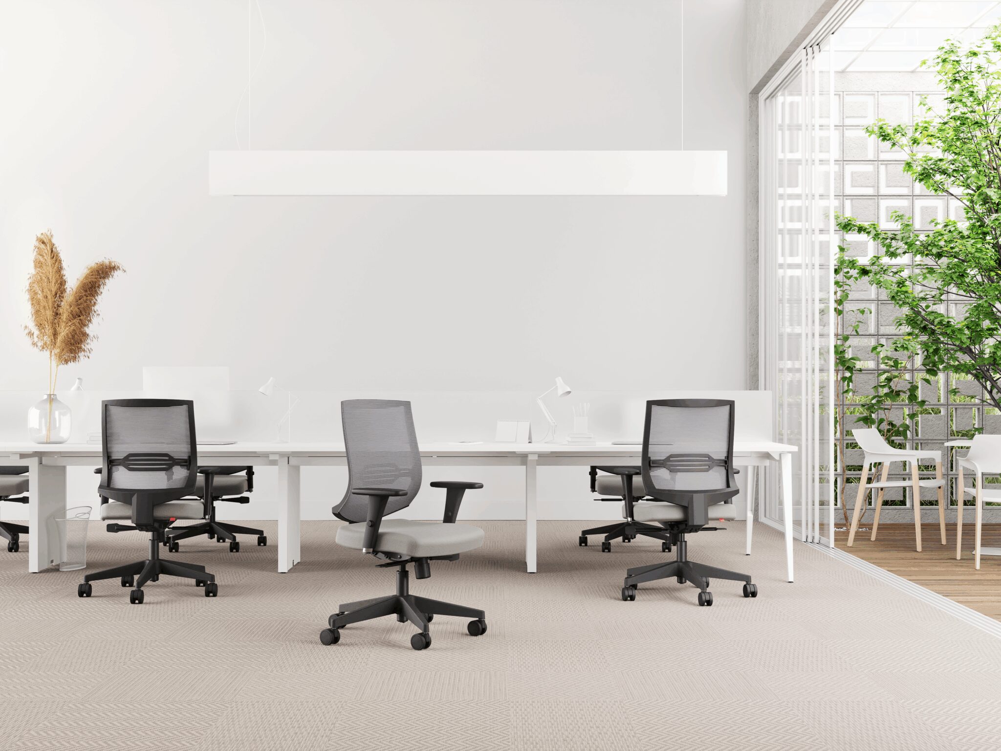 postura no home office correta em estação de trabalho com cadeira ergonômica